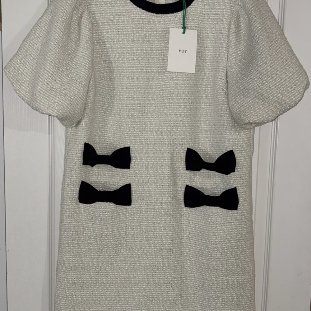 Voy Elegant Cream and Black Midi Dress
